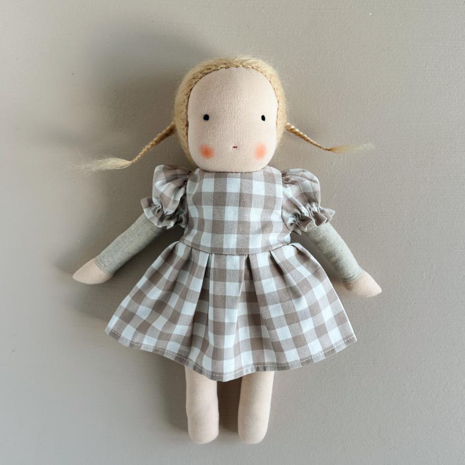 Little Kin Clementine dukke