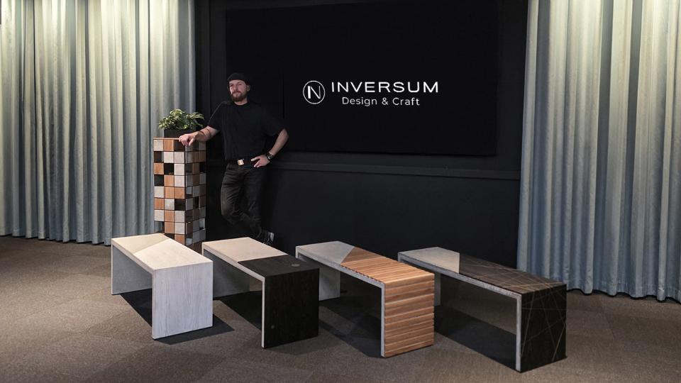 Inversum bænkelinjen – skulpturelle bænke i beton og træ