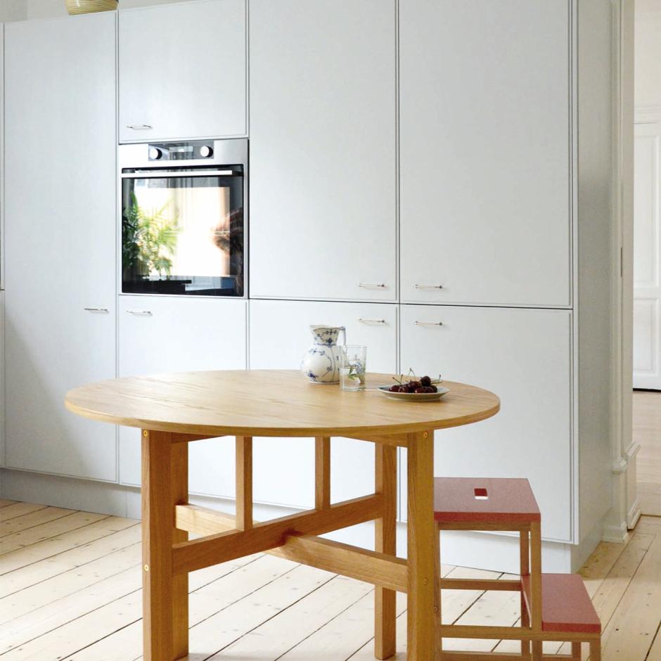 Gable Table - Round