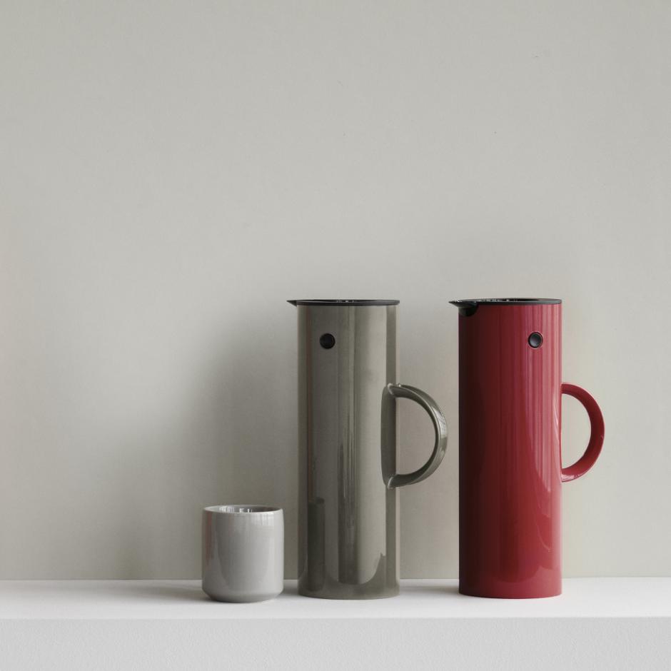 EM77 vacuum jug 1 l. cherry red