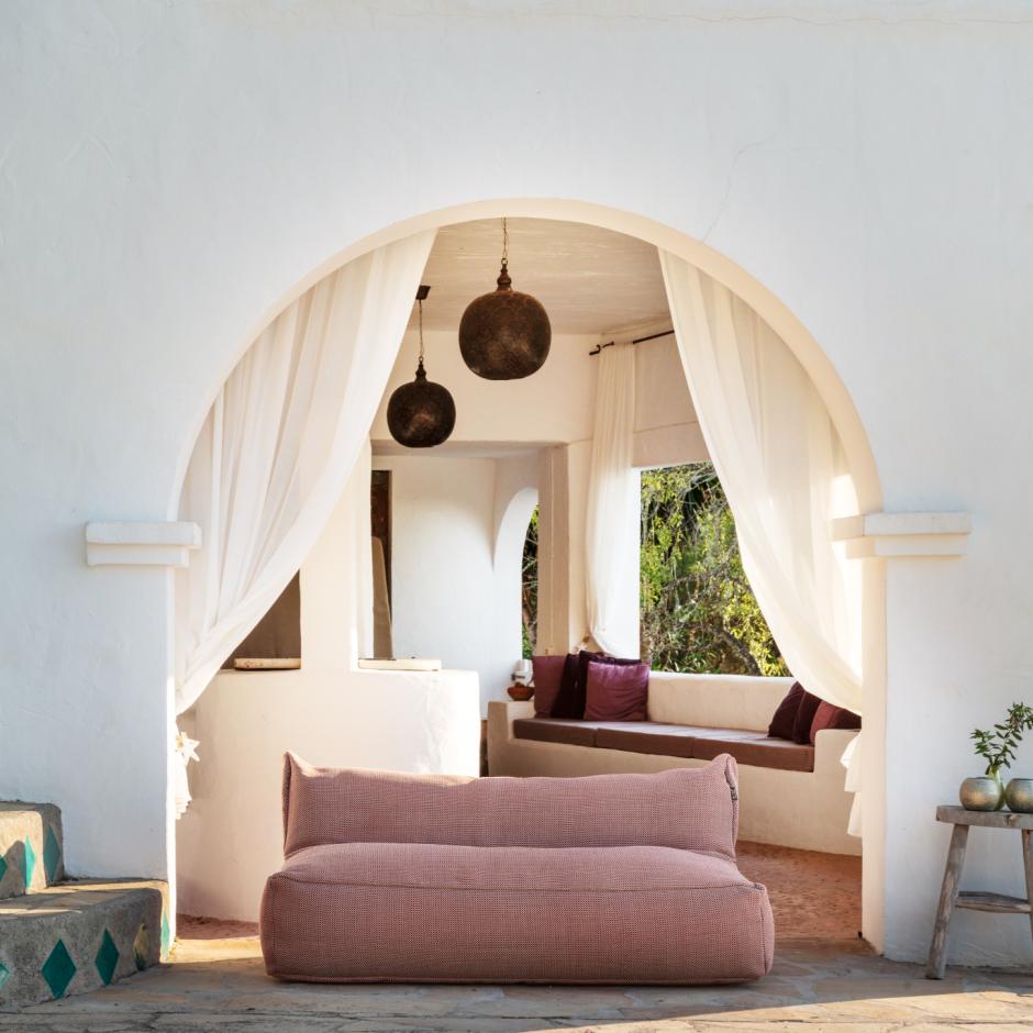 Dotty loveseat