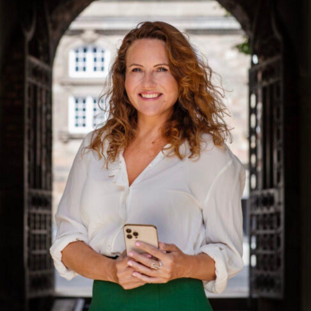 13.00 – 13.30 | Pinlige Onkler- og andet vi får brug for i en fremtid med AI | Christiane Vejlø, direktør, fremtidsanalytiker og forfatter