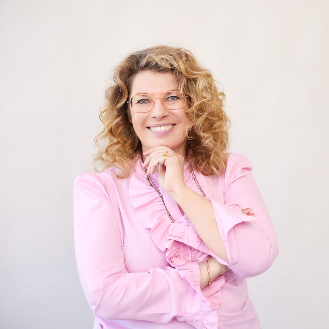 15.00 – 15.30 | Branchehacks: Inspiration der styrker din virksomhed | Stine Grubbe, ekspert i butiksoptimering & VM